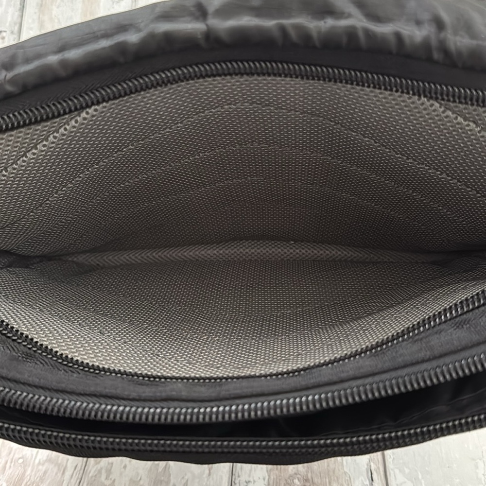 Targus Computer Bag. Black. Approximately 13x15x2… - image 4